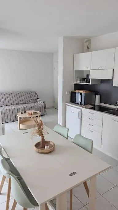 Apartment T2 Ouvert A 5 Min Des Plages, Au Calme, Avec Balcon Et Garage Menton