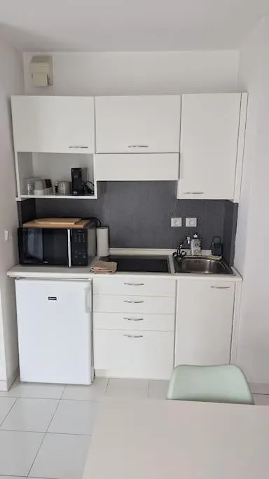 Apartment T2 Ouvert A 5 Min Des Plages, Au Calme, Avec Balcon Et Garage Menton France