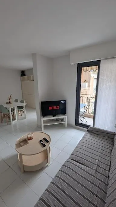 T2 Ouvert A 5 Min Des Plages, Au Calme, Avec Balcon Et Garage Menton